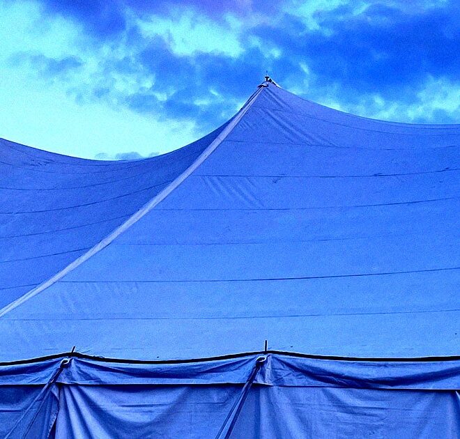Zuckerberg’s Building AI Data Centers In Outdoor Tents, But the Hack Could Backfire on Hot Days