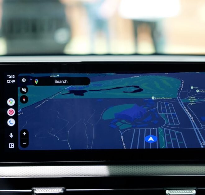Google Maps for Android Auto shows ‘Report’ button, hides location