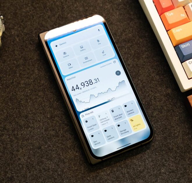 Android 16 QPR2 debuts lock screen widgets with ‘hub mode’