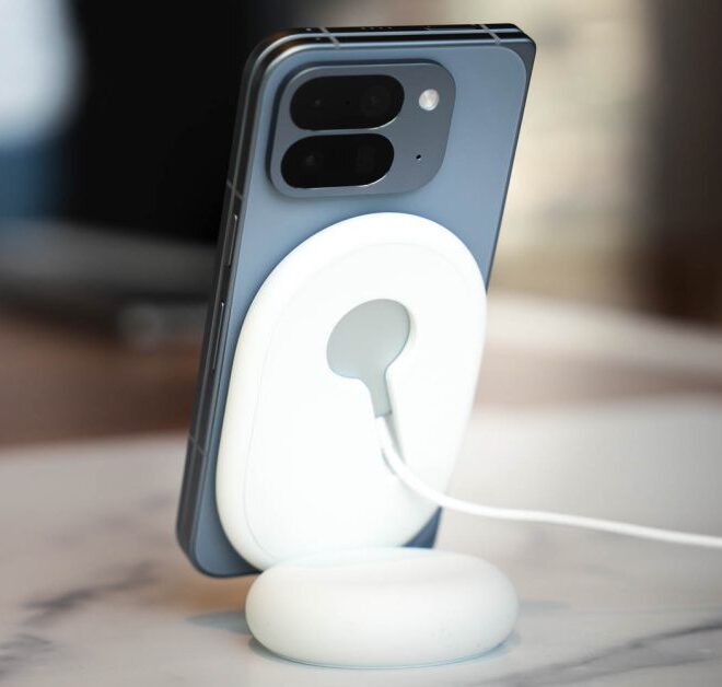 Here’s what the Pixel 10’s new Pixelsnap screensaver can do