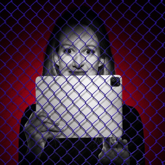 Elizabeth Holmes Suddenly Starts Tweeting Again… While in Prison