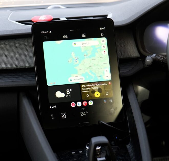 Android Auto bug causes giant apps and icons for some users