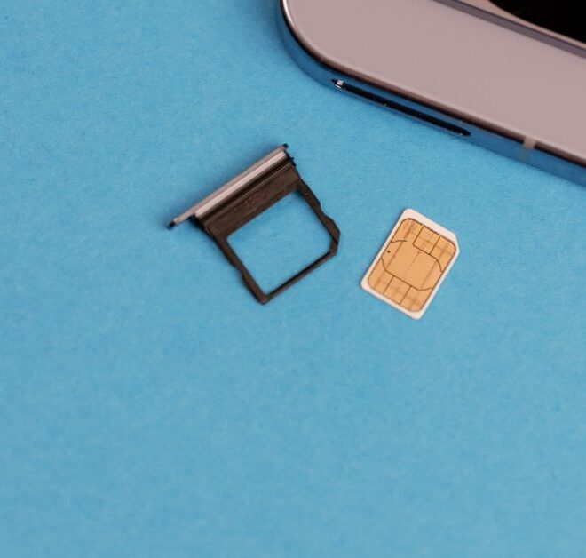 Google sending Pixel 10 replacements with physical SIM slot