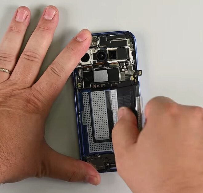 Pixel 10 teardown reveals new battery removal system
