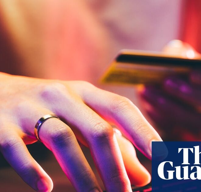 Online ‘ghost stores’ capitalising on Christmas and Black Friday sales to lure shoppers, ACCC warns | Scams