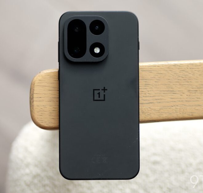 OnePlus ‘Turbo’ certainly looks like a phone with a big battery in leaked images [Gallery]