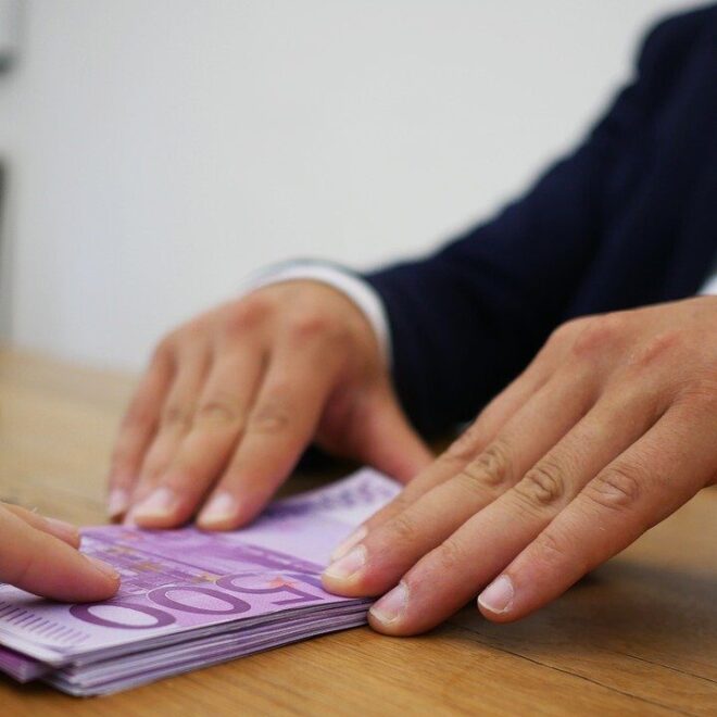 Banking Complaints Up 14% FY25, Private Banks Face Heat, RBI