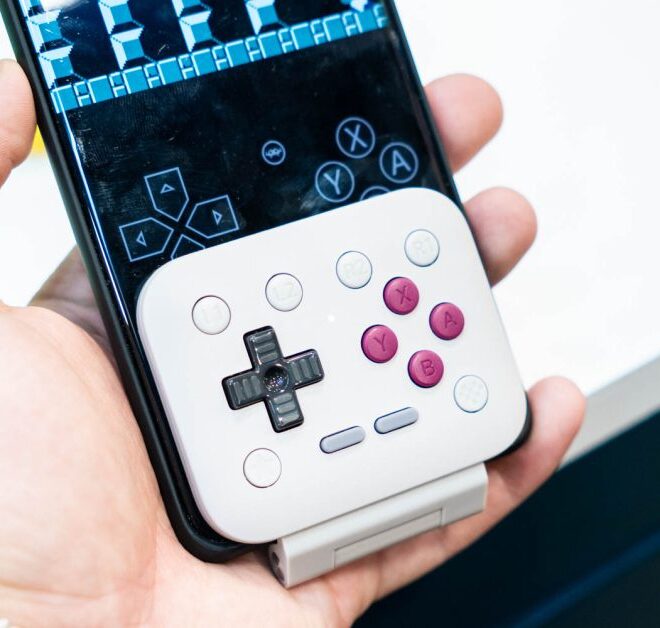 8BitDo Flip Pad is a perfectly portable Android emulator controller