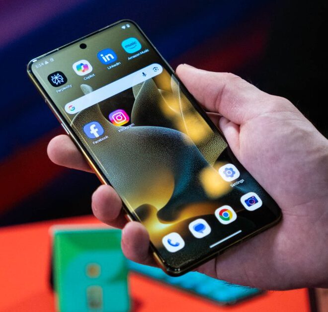 Moto’s Signature pairs premium specs with a classy design