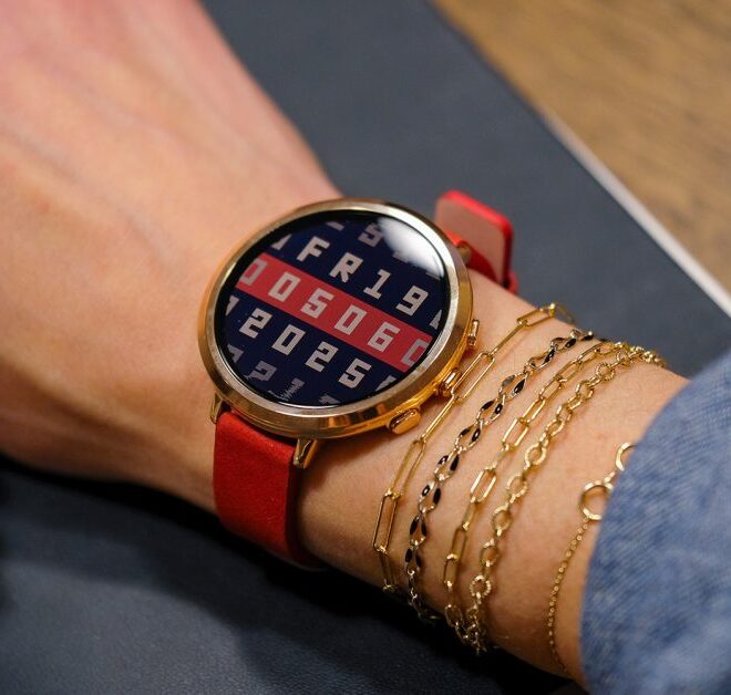 Pebble Round 2 reboots the circular smartwatch for $199