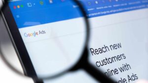 Google tests “Strongest match” labels on Search ads