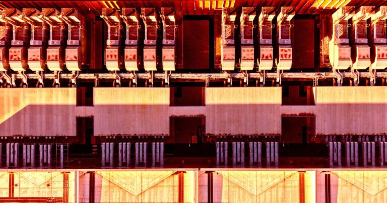 Trump’s Huge AI Data Center Project Is Falling Apart Behind the Scenes